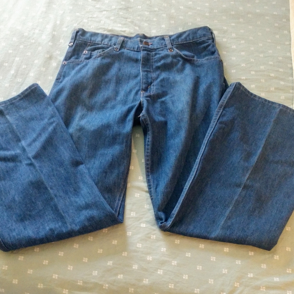 Men's bell-bottom jeans